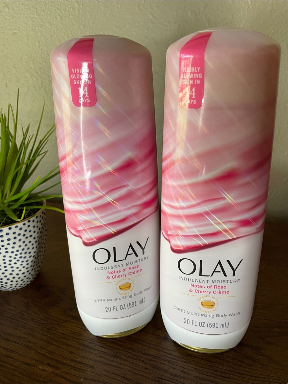 OLAY Indulgent Moisture Body Wash - Rose and Cherry Crème Scent - Picture 6 of 6